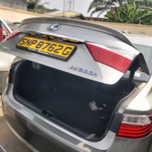 Lexus ES 300h - Grey